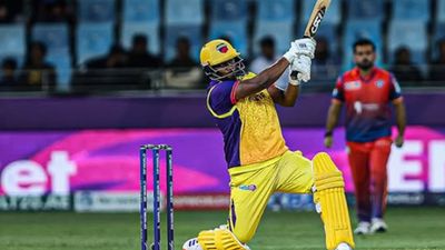 कैरेबियाई बल्लेबाज का कहर, 35 गेंदों में 65 रन ठोक वॉरियर्स को दिलाई नाइट राइडर्स पर जीत, IPL 2025 ऑक्शन में टूट था दिल SportsTak Hindi