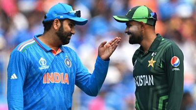 India vs Pakistan मैच से पहले पाकिस्तानी टीम को भारतीय खिलाड़ियों से यारी-दोस्ती को लेकर मिली चेतावनी, दिग्गज ने कहा- हमारे खिलाड़ी उनके बैट... SportsTak Hindi