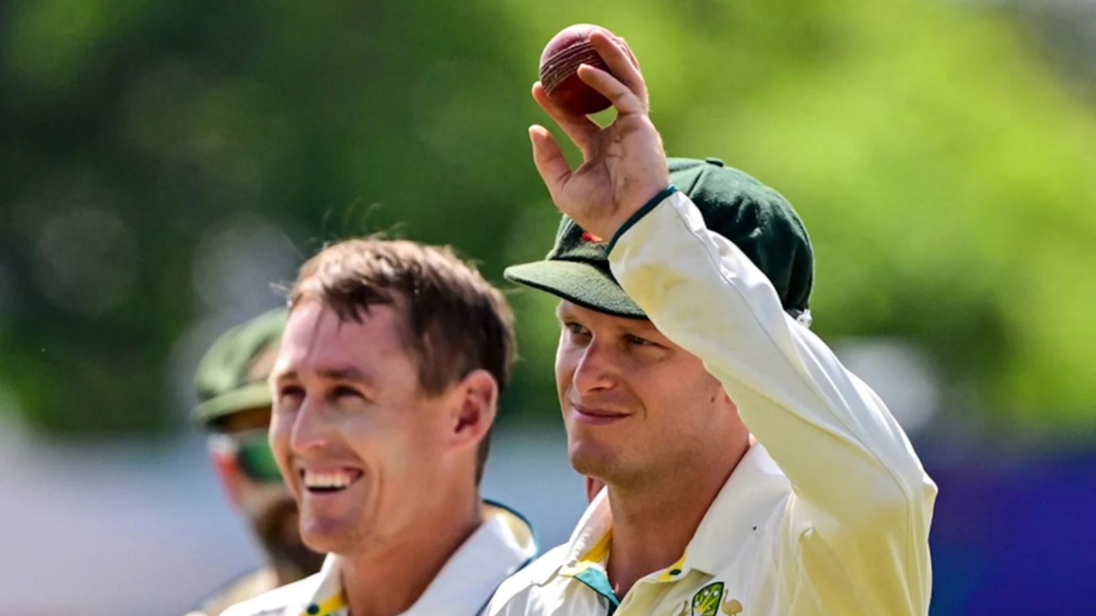 SL vs AUS: कुह्नमन-लायन का जादू श्रीलंकाई बल्लेबाजों के सिर चढ़कर बोला, ऑस्ट्रेलिया ने पारी और 242 रन से जीता पहला टेस्ट मैथ्यू कुह्नमन ने श्रीलंका की पहली पारी में 5 विकेट लिए.