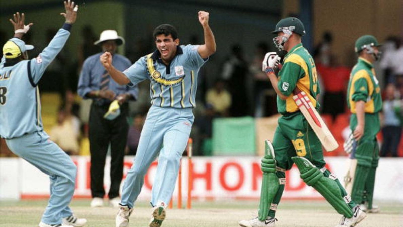 Champions Trophy: पैसे उगाहने के मकसद से शुरू हुआ टूर्नामेंट, कभी कहलाता था मिनी वर्ल्ड कप, जानिए कैसे इंटरनेशनल कप बन गया चैंपियंस ट्रॉफी जहीर खान ने आईसीसी नॉकआउट से इंटरनेशनल डेब्यू किया था.