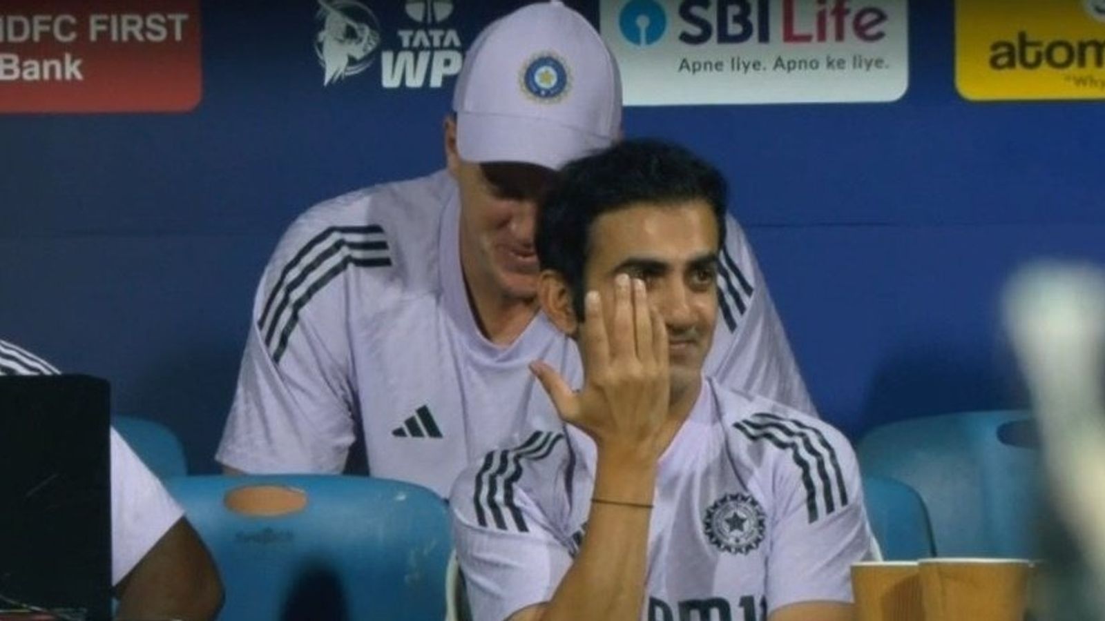 IND vs ENG: गौतम गंभीर की युवा सेना ने इंग्लैंड को दी पटखनी तो कोच ने कह दी बड़ी बात, बताया- इन लोगों को मैं इस मुकाम पर ले जाना चाहता हूं IND vs ENG: गौतम गंभीर की युवा सेना ने इंग्लैंड को दी पटखनी तो कोच ने कह दी बड़ी बात, बताया- इन लोगों को मैं इस मुकाम पर ले जाना चाहता हूं