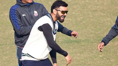 विराट कोहली के फ्यूचर पर कोच ने दी बड़ी अपडेट, रणजी ट्रॉफी कमबैक मैच में फ्लॉप होने के बाद अब क्या खेलेंगे अगला सीजन? SportsTak Hindi