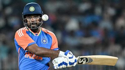 Sanju Samson Injury Update: राजस्थान रॉयल्स के कप्तान संजू सैमसन क्या चोट के कारण IPL 2025 से हो जाएंगे बाहर? SportsTak Hindi