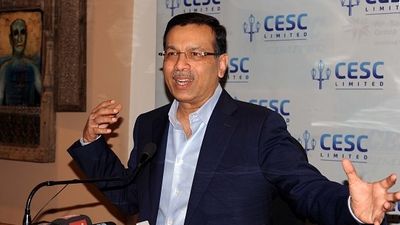 रिलायंस के बाद अब लखनऊ सुपर जायंट्स के मालिक संजीव गोयनका की इंग्लैंड क्रिकेट में एंट्री, सबसे बड़ी बोली लगाकर खरीदी यह टीम SportsTak Hindi