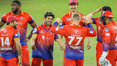 कैपिटल्स ने टॉपर वाइपर्स को हरा ILT20 के पहले क्वालिफायर में की सीधी एंट्री, होप-गुलबदीन की फिफ्टी और कैस अहमद के चार विकेट की बदौलत जीती जंग SportsTak Hindi