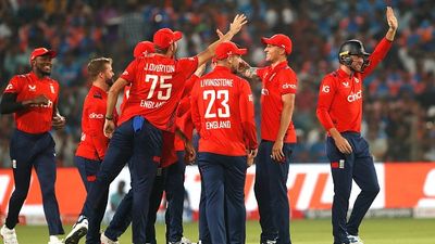 पाकिस्तानी मूल के गेंदबाज को भारत के खिलाफ पहले वनडे में उतारेगा इंग्लैंड, कोच ने किया कंफर्म, शानदार प्रदर्शन के बावजूद टीम से हो गए थे बाहर SportsTak Hindi