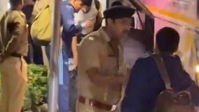 'अरे कोच है वो', टीम इंडिया के सबसे अनुभवी सपोर्ट स्टाफ को नागपुर पुलिस ने टीम होटल में जाने से रोका, जानें क्या है पूरा मामला SportsTak Hindi