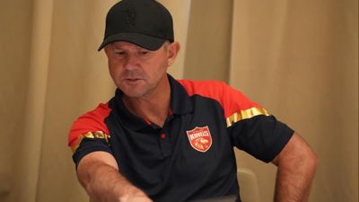 पॉन्टिंग की जिद्द के चलते पंजाब किंग्स ने तीन भारतीय खिलाड़ियों पर पानी की तरह बहाया पैसा, अब खुद हेड कोच ने किया खुलासा SportsTak Hindi