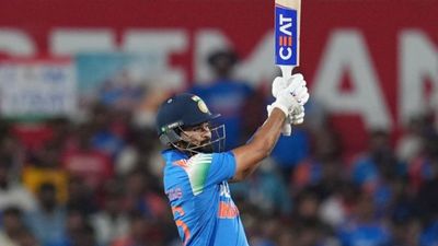 श्रेयस अय्यर की 6 महीने बाद टीम इंडिया में हुई वापसी, आते ही उड़ाया विस्फोटक पचासा, अंग्रेजों की शॉर्ट बॉल रणनीति की भी बखिया उधेड़ी SportsTak Hindi