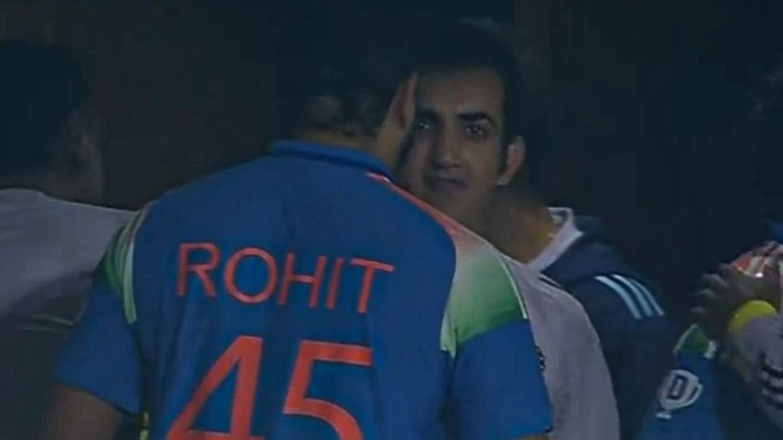 टीम इंडिया ने पहले वनडे में इंग्लैंड को हरा तो दिया लेकिन मैच जीतते ही रोहित शर्मा ने गौतम गंभीर के साथ... टीम इंडिया ने पहले वनडे में इंग्लैंड को हरा तो दिया लेकिन मैच जीतते ही रोहित शर्मा ने गौतम गंभीर के साथ...