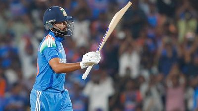 'रात में मूवी देख रहा था, तभी...', रोहित शर्मा के फोन के बाद श्रेयस अय्यर को उल्टे पैर कमरे की तरफ क्यों लगानी पड़ी दौड़? बल्लेबाज ने खुद किया खुलासा SportsTak Hindi