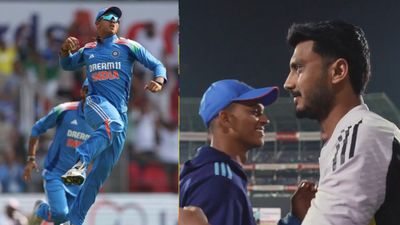 'अरे शरमा क्यों रहा, पकड़ा है तो पकड़ा है', यशस्वी जायसवाल की कैच के अक्षर, हर्षित सहित फील्डिंग कोच हुए कायल, जानिए किसने क्या कहा? VIDEO इंग्लैंड के सामने कैच लेने के बाद यशस्वी जायसवाल