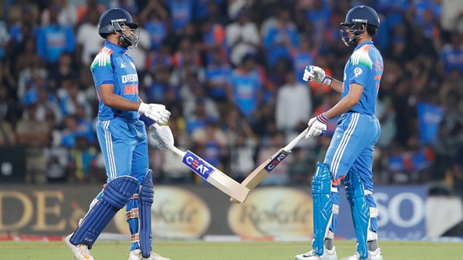 टीम इंडिया को नागपुर में जीत दिलाने वाला बल्लेबाज फिफ्टी लगाने के बावजूद दूसरे वनडे से क्यों होगा बाहर? जानें पूरा मामला टीम इंडिया को नागपुर में जीत दिलाने वाला बल्लेबाज फिफ्टी लगाने के बावजूद दूसरे वनडे से क्यों होगा बाहर? जानें पूरा मामला