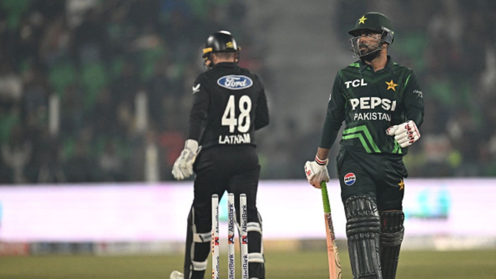 चैंपियंस ट्रॉफी से पहले पाकिस्तान की घर पर हुई बुरी गत, 5वें नंबर की न्यूजीलैंड ने 78 रन से पीटा, फिलिप्स के शतक के आगे बाबर-रिजवान-सलमान का निकला दम चैंपियंस ट्रॉफी से पहले पाकिस्तान की घर पर हुई बुरी गत, 5वें नंबर की न्यूजीलैंड ने 78 रन से पीटा, फिलिप्स के शतक के आगे बाबर-रिजवान-सलमान का निकला दम