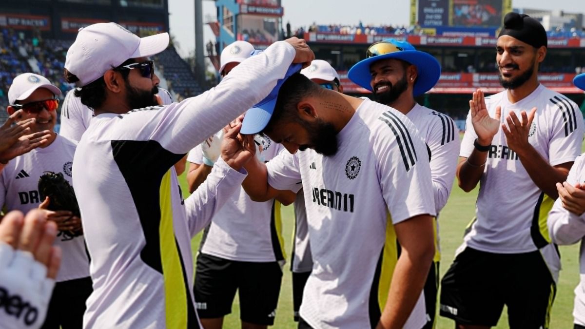 वरुण चक्रवर्ती ने टीम इंडिया के लिए ODI डेब्यू करते ही रचा इतिहास, उनके लिए भारत के इस खिलाड़ी को देनी पड़ी कुर्बानी