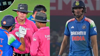 IND vs ENG: शुभमन गिल को बल्लेबाजी में हुई दिक्कत तो आधे घंटे से भी ज्यादा समय तक रुका रहा मैच, खिलाड़ियों को इस वजह से जाना पड़ा मैदान से बाहर SportsTak Hindi