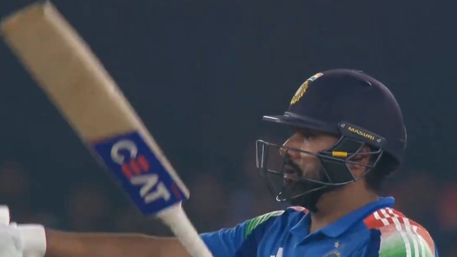 'बंद करो यार', रोहित शर्मा को बत्ती गुल होने के बाद मैदान पर इस चीज से हुई दिक्कत, गुस्से में चिल्ला उठे, VIDEO 'बंद करो यार', रोहित शर्मा को बत्ती गुल होने के बाद मैदान पर इस चीज से हुई दिक्कत, गुस्से में चिल्ला उठे, VIDEO