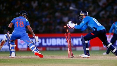 विराट कोहली का बुरा हाल, रन के लिए इस तरह कभी नहीं तरसा बल्लेबाज, आदिल रशीद ने वनडे में चौथी बार बनाया शिकार SportsTak Hindi