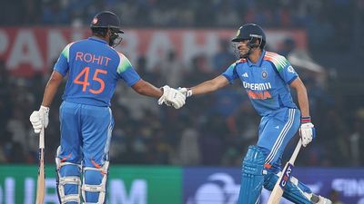 IND vs ENG: रोहित शर्मा के हाहाकारी शतक की बदौलत भारत ने इंग्लैंड को 4 विकेट से दी मात, वनडे सीरीज पर जमाया कब्जा SportsTak Hindi