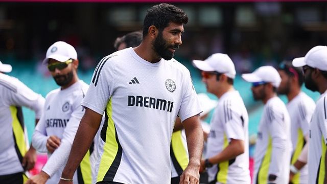 'जसप्रीत बुमराह के बारे में मुझे कुछ नहीं पता', इंग्लैंड को हराने के बाद भारतीय ऑलराउंडर ने स्टार गेंदबाज को लेकर दिया चौंकाने वाला बयान ट्रेनिंग के दौरान बुमराह