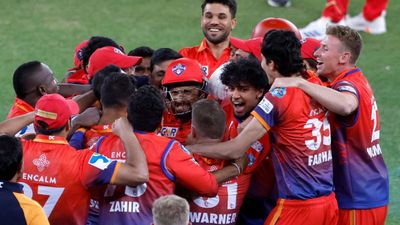 दिल्ली की फ्रेंचाइज का इंतजार हुआ खत्म! दुबई कैपिटल्स ने सिंकदर रजा के दम पर जीता ILT20 खिताब, सैम करन की टीम को फाइनल में 4 विकेट से दी मात SportsTak Hindi