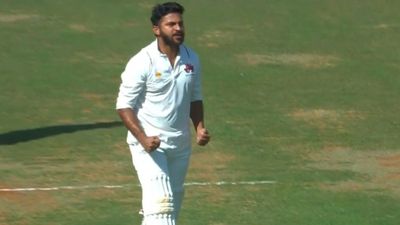 चैंपियंस ट्रॉफी से ठीक पहले भारतीय गेंदबाज ने काटा बवाल, 6 बल्लेबाजों को अकेले भेजा पवेलियन, रोहित शर्मा की टीम का किया मिडिल ऑर्डर पस्त SportsTak Hindi