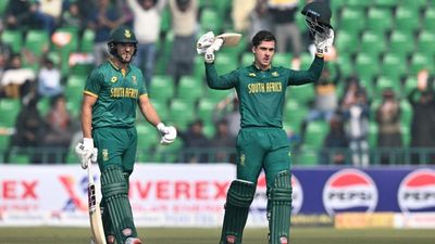 लखनऊ सुपर जायंट्स के बल्लेबाज का पाकिस्तान में बल्ले से बवंडर, वनडे मैच में 150 रन ठोक रचा इतिहास, न्यूजीलैंड के गेंदबाजों की खूब हुई कुटाई SportsTak Hindi