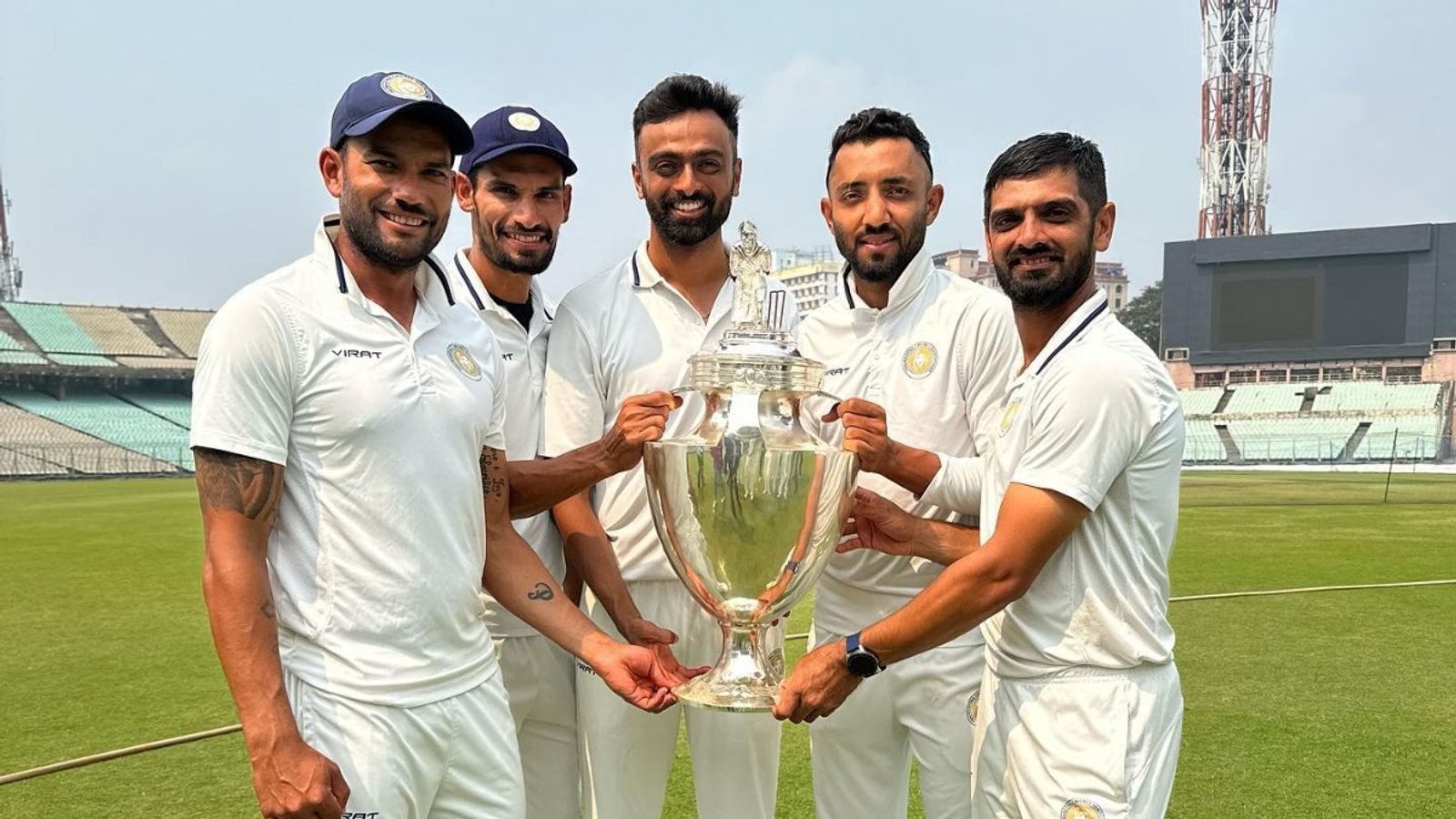 15 साल का लंबा करियर, 7200 से ज्यादा रन और 21 शतक के साथ भारतीय क्रिकेटर ने लिया संन्यास, मैदान पर आखिरी मैच के लिए पहुंचा पूरा परिवार 15 साल का लंबा करियर, 7200 से ज्यादा रन और 21 शतक के साथ भारतीय क्रिकेटर ने लिया संन्यास, मैदान पर आखिरी मैच के लिए पहुंचा पूरा परिवार