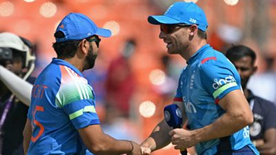 IND vs ENG: चैंपियंस ट्रॉफी से पहले अपने आखिरी वनडे मैच में टीम इंडिया ने क्यों बांधी हरी पट्टी? SportsTak Hindi