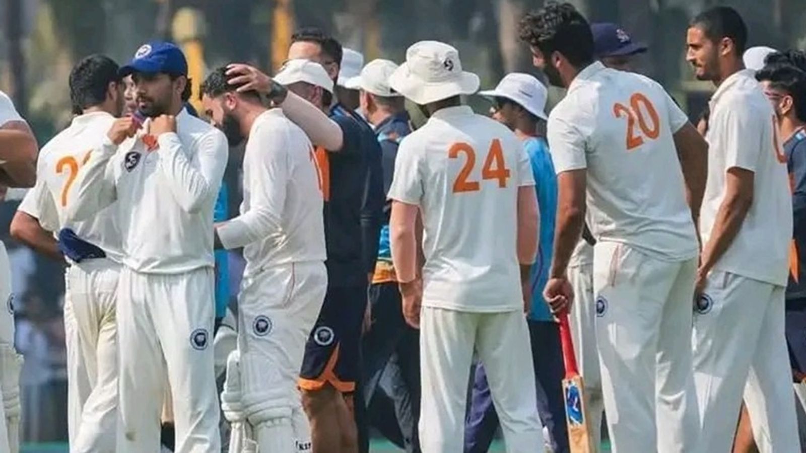 जम्मू-कश्मीर को चुकानी पड़ी एक रन की कीमत, बिना हारे रणजी ट्रॉफी से होना पड़ा बाहर , केरल की सेमीफाइनल में एंट्री जम्मू-कश्मीर को चुकानी पड़ी एक रन की कीमत, बिना हारे रणजी ट्रॉफी से होना पड़ा बाहर , केरल की सेमीफाइनल में एंट्री