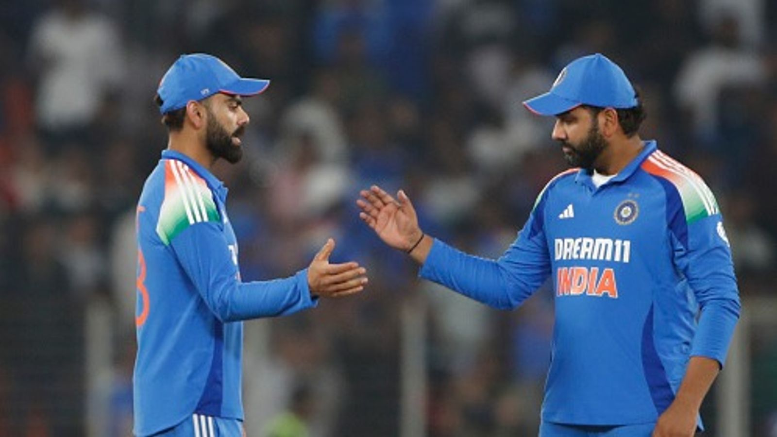 रोहित शर्मा इंग्लैंड पर जीत के बाद क्यों उखड़ गए? कहा- मैं यहां खड़े होकर कोई सफाई नहीं दूंगा लेकिन... रोहित शर्मा इंग्लैंड पर जीत के बाद क्यों उखड़ गए? कहा- मैं यहां खड़े होकर कोई सफाई नहीं दूंगा लेकिन...