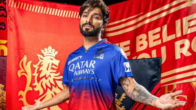 विराट कोहली थे RCB कप्तान बनने के दावेदार, मगर इस वजह से रजत पाटीदार को मिला जिम्मा, डायरेक्टर ने खोले राज SportsTak Hindi