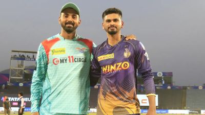 RCB ने कप्तानी के लिए IPL 2025 ऑक्शन में केएल राहुल, श्रेयस अय्यर को क्यों नहीं खरीदा? फ्रेंचाइज डायरेक्टर बोले- हम चाहते थे कि... SportsTak Hindi