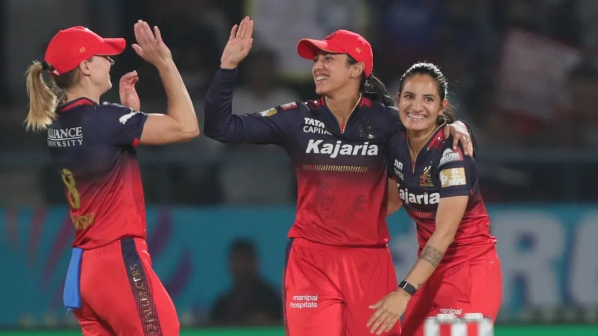 WPL 2025 : रेणुका-जॉर्जिया की कहर गेंदबाजी और स्मृति की धमाकेदार बैटिंग से जीती RCB, दिल्ली को 8 विकेट से बुरी तरह दी मात 