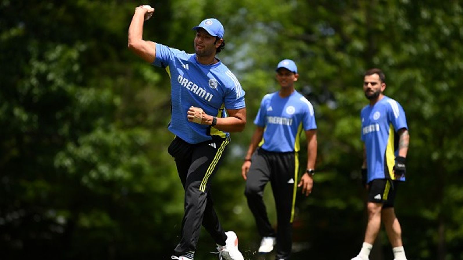 Champions Trophy: रिजर्व में रहने वाले स्टार ऑलराउंडर का गेंद से धमाका, सिर्फ 49 रन देकर आधी टीम को भेजा पवेलियन, जानें बल्ले से क्या किया Champions Trophy: रिजर्व में रहने वाले स्टार ऑलराउंडर का गेंद से धमाका, सिर्फ 49 रन देकर आधी टीम को भेजा पवेलियन, जानें बल्ले से क्या किया