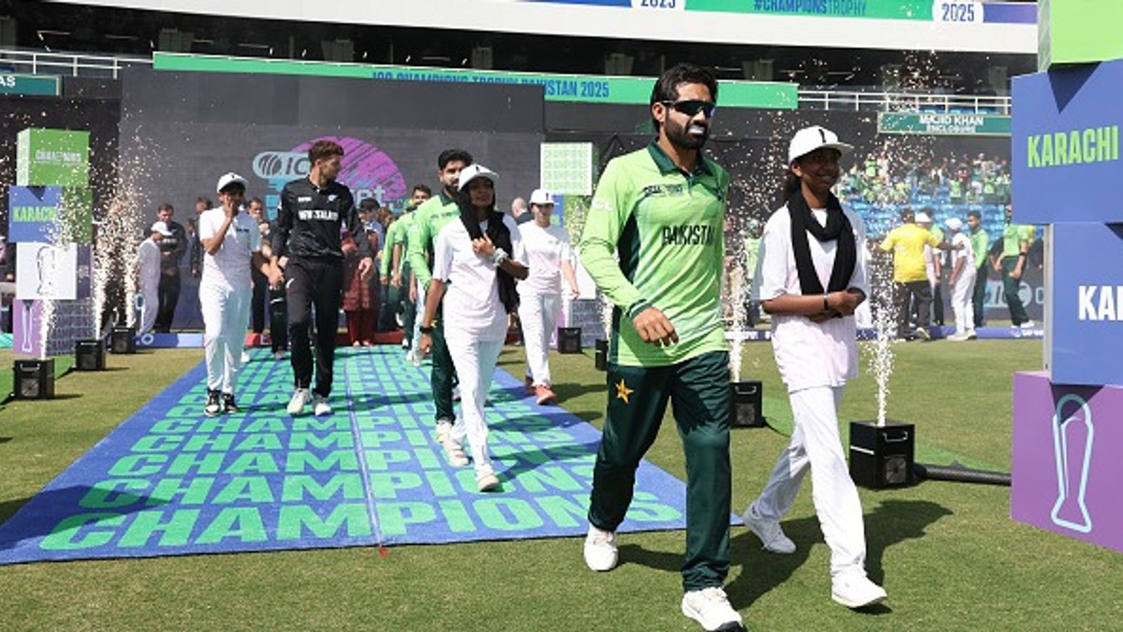 माइकल वॉन ने पाकिस्तान में हो रही चैंपियंस ट्रॉफी का उड़ाया मजाक, खाली स्टेडियम देख कसा तंज, कहा- लोकल लोगों को बताना भूल गए क्या माइकल वॉन ने पाकिस्तान में हो रही चैंपियंस ट्रॉफी का उड़ाया मजाक, खाली स्टेडियम देख कसा तंज, कहा- लोकल लोगों को बताना भूल गए क्या