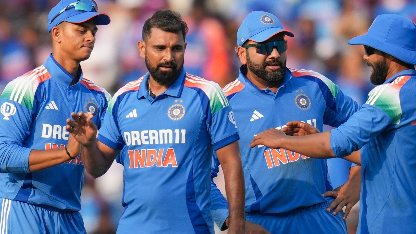 मोहम्मद शमी और कुलदीप यादव बांग्लादेश के खिलाफ खेलेंगे या नहीं? रोहित शर्मा ने टीम इंडिया की Playing XI पर दी बड़ी अपडेट मोहम्मद शमी और कुलदीप यादव बांग्लादेश के खिलाफ खेलेंगे या नहीं? रोहित शर्मा ने टीम इंडिया की Playing XI पर दी बड़ी अपडेट