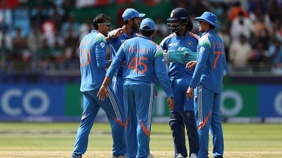 भारतीय गेंदबाजों ने बांग्लादेश पर चैंपियंस ट्रॉफी इतिहास का लगाया सबसे बड़ा दाग, जो अब तक नहीं हुआ वो शांतो की टीम ने कर दिया SportsTak Hindi