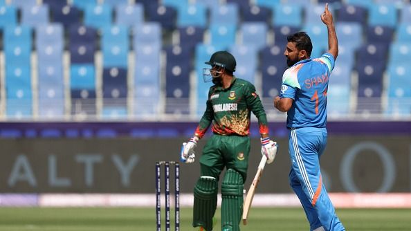 459 दिन बाद शमी ने ICC टूर्नामेंट में आते ही किया धमाल, पहले ओवर में बांग्लादेशी ओपनर को कैसे किया ढेर? Video वायरल