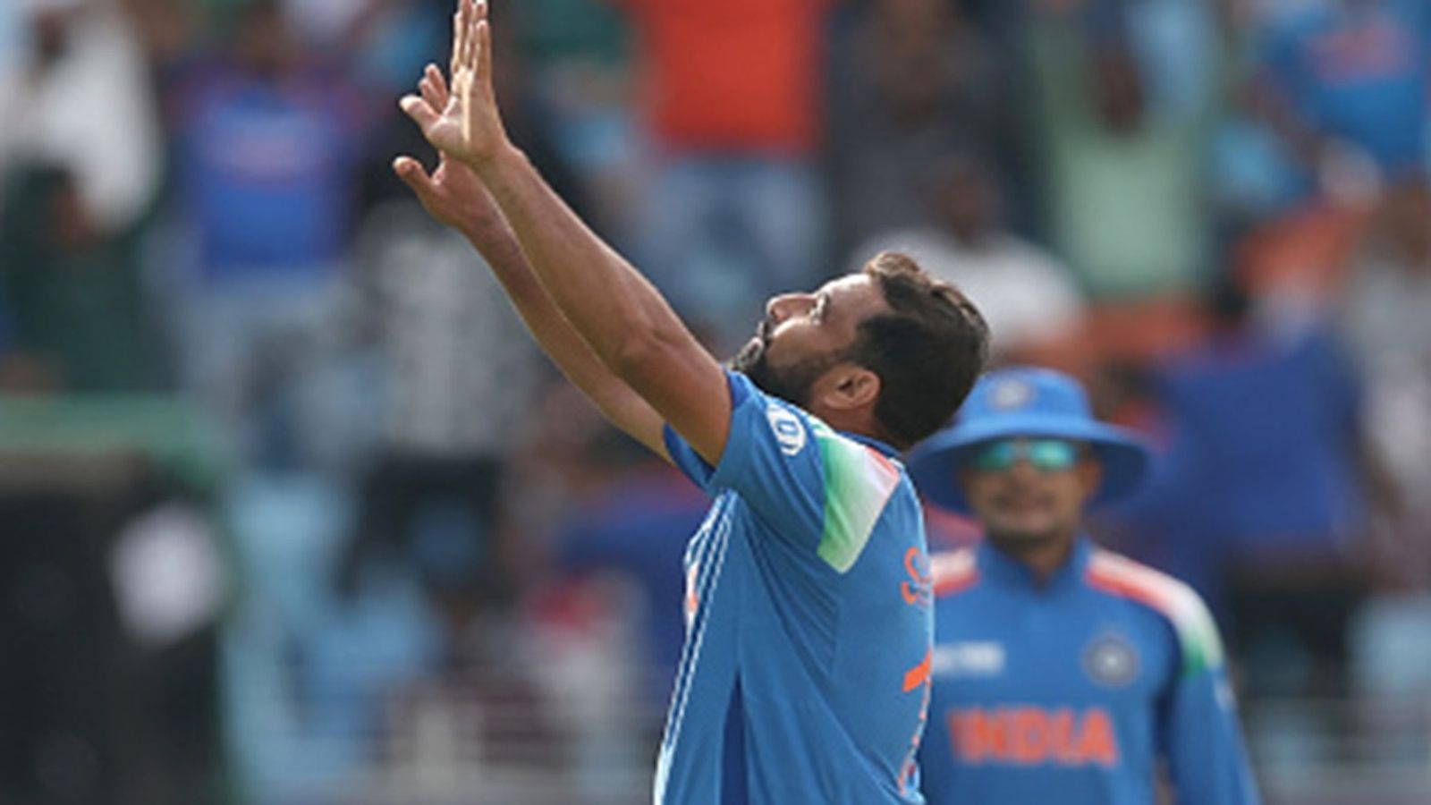 मोहम्मद शमी ने बांग्लादेश के खिलाफ फाइफर लेने के बाद किसे दी फ्लाइंग किस? जीत के बाद वजह बताते हुए हो गए इमोशनल मोहम्मद शमी ने बांग्लादेश के खिलाफ फाइफर लेने के बाद किसे दी फ्लाइंग किस? जीत के बाद वजह बताते हुए हो गए इमोशनल