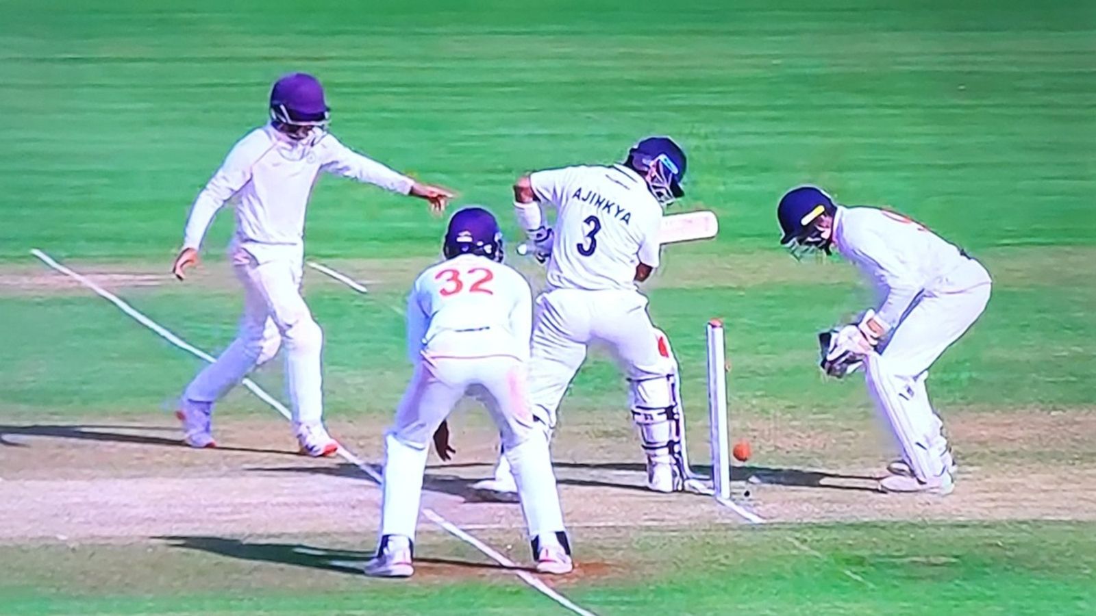 विदर्भ ने 42 बार की चैंपियन मुंबई को 80 रन से हराकर रणजी ट्रॉफी फाइनल में बनाई जगह, रहाणे, सूर्या और दूबे जैसे सितारे फ्लॉप विदर्भ ने 42 बार की चैंपियन मुंबई को 80 रन से हराकर रणजी ट्रॉफी फाइनल में बनाई जगह, रहाणे, सूर्या और दूबे जैसे सितारे फ्लॉप