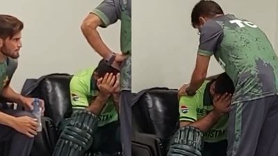 CT 2025: चैंपियंस ट्रॉफी 2025 से बाहर होने वाले पाकिस्तान के फखर जमां फूट-फूट कर रोए, ड्रेसिंग रूम का VIDEO वायरल पाकिस्तान के बल्लेबाज फखर जमां