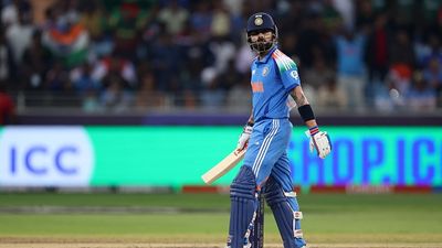 विराट कोहली स्पिनर्स के खिलाफ क्यों कर रहे हैं संघर्ष, हरभजन सिंह ने बता दिया पूरा सच, बोले- कोई फर्क नहीं पड़ता कि आप कितने बड़े हो SportsTak Hindi