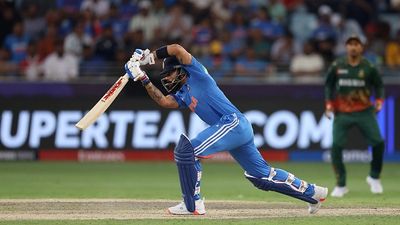 'वो अगला विराट कोहली बनने की कोशिश कर रहा है', जानें मोहम्मद हफीज ने किस भारतीय बल्लेबाज को लेकर कहा ऐसा SportsTak Hindi