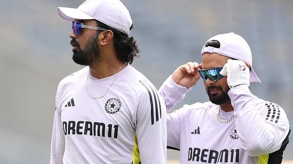 पाकिस्तान के खिलाफ मुकाबले से पहले टीम इंडिया पर बड़ी आफत, विकेटकीपर बैटर को हुआ बुखार, शुभमन गिल ने दी बड़ी अपडेट