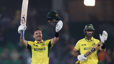 ऑस्ट्रेलिया ने किया ICC टूर्नामेंट के इतिहास का सबसे बड़ा रन चेज़, जोस इंग्लिस ने सबसे तेज शतक ठोक इंग्लैंड की धज्जियां उड़ा दी इंग्लैंड के सामने शतक जड़ने के बाद जोश इंग्लिस