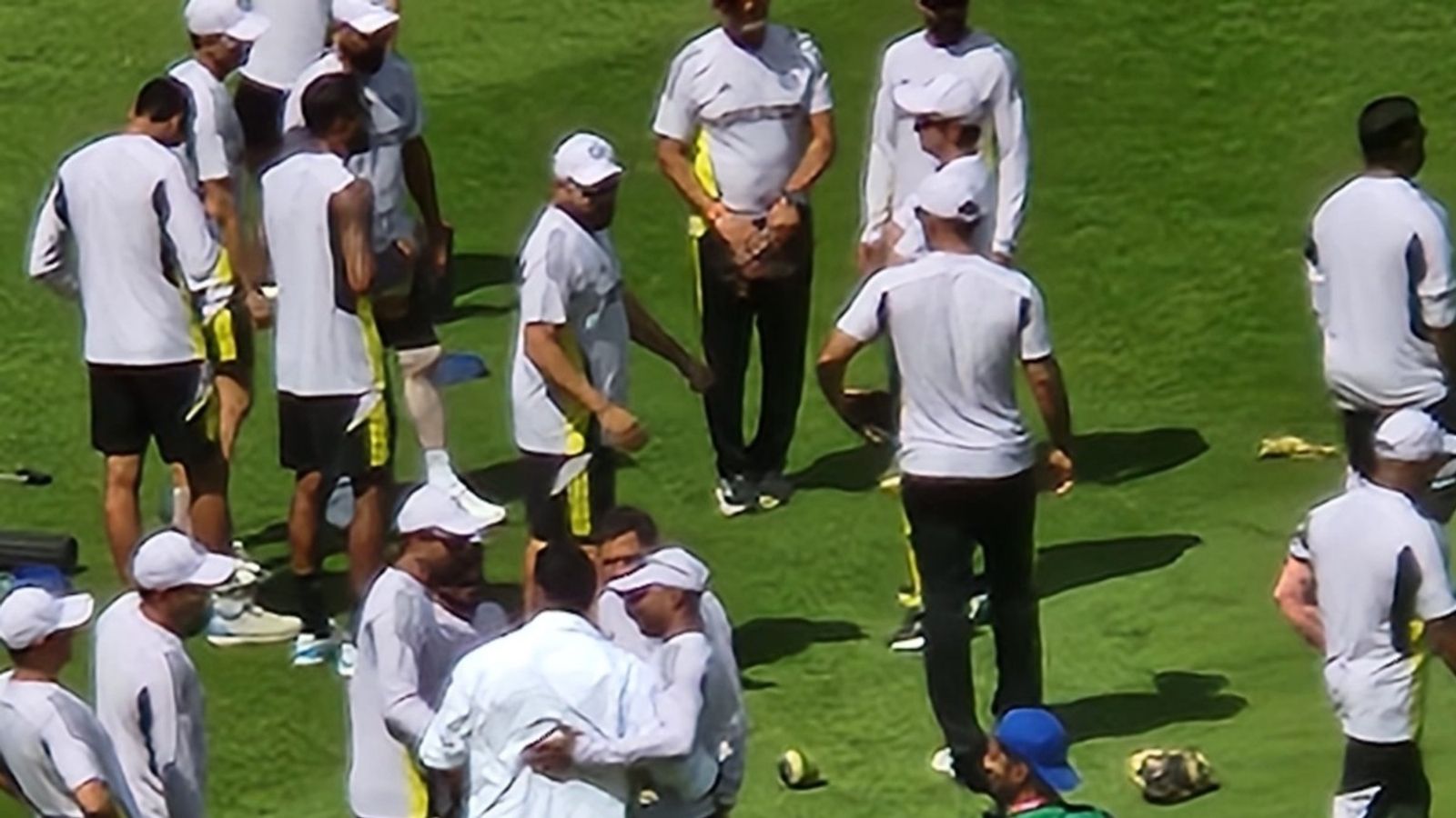 पाकिस्तान के खिलाफ मैच में टीम इंडिया को मिला बड़ा बूस्ट, जसप्रीत बुमराह टॉस से ठीक पहले स्टेडियम पहुंचे, भारत की प्लेइंग XI में... पाकिस्तान के खिलाफ मैच में टीम इंडिया को मिला बड़ा बूस्ट, जसप्रीत बुमराह टॉस से ठीक पहले स्टेडियम पहुंचे, भारत की प्लेइंग XI में...