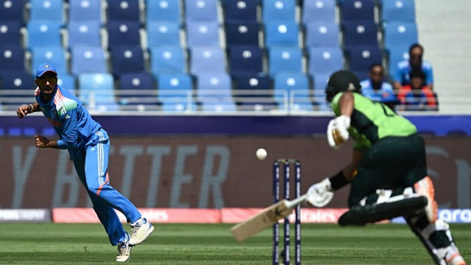 अक्षर पटेल की चीते जैसी फुर्ती का शिकार बने इमाम उल हक़, सटीक थ्रो के आगे बेबस नजर आया पाकिस्तानी बैटर, VIDEO अक्षर पटेल की चीते जैसी फुर्ती का शिकार बने इमाम उल हक़, सटीक थ्रो के आगे बेबस नजर आया पाकिस्तानी बैटर, VIDEO