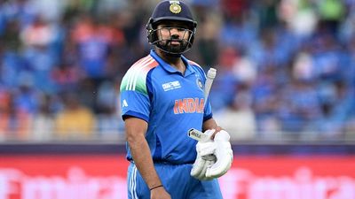 रोहित शर्मा की चोट को लेकर बढ़ गईं भारतीय फैंस की धड़कनें, पाकिस्तान को हराने के बाद भारतीय कप्तान ने खुद दी बड़ी अपडेट टीम इंडिया के कप्तान रोहित शर्मा