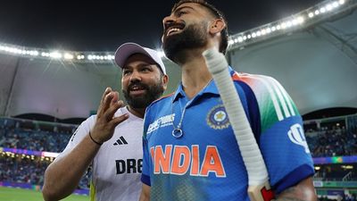 Exclusive: सुनील गावस्कर ने विराट कोहली की शतकीय पारी के बाद दिया बड़ा बयान, कहा- आगे के मैचों... SportsTak Hindi